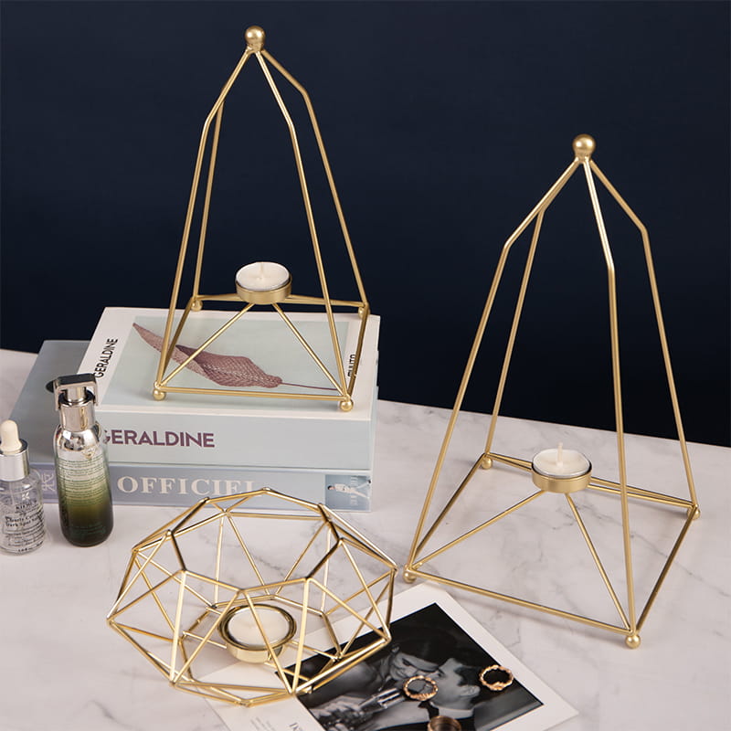 Castiçais ocos de ferro Geometria Dourada Castiçais Castiçais